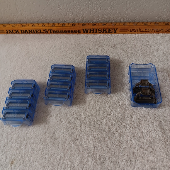 14..Blue Razor Blade Refills - Picture 7 of 7